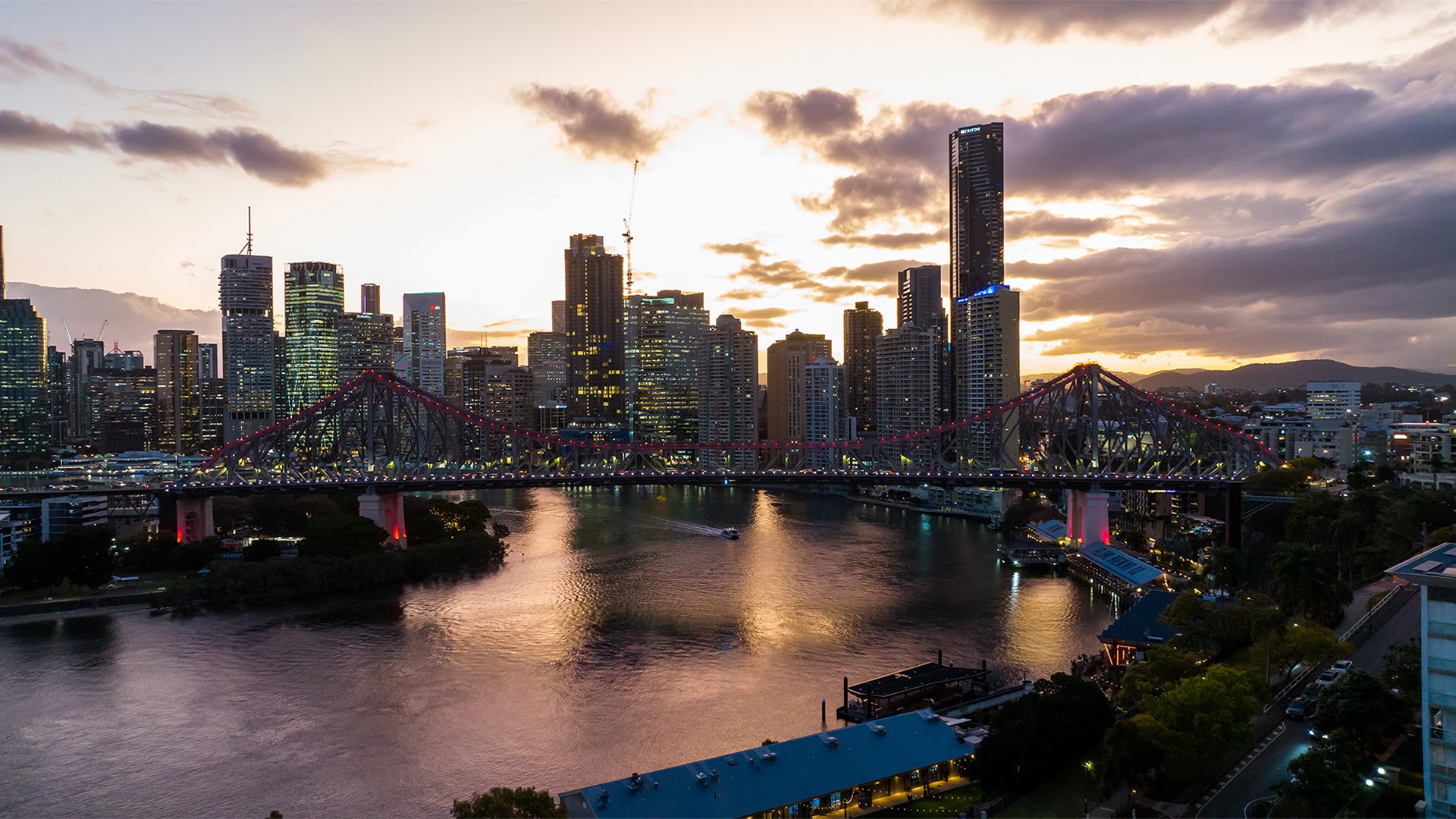 view of Story Bridge in Brisbane at night